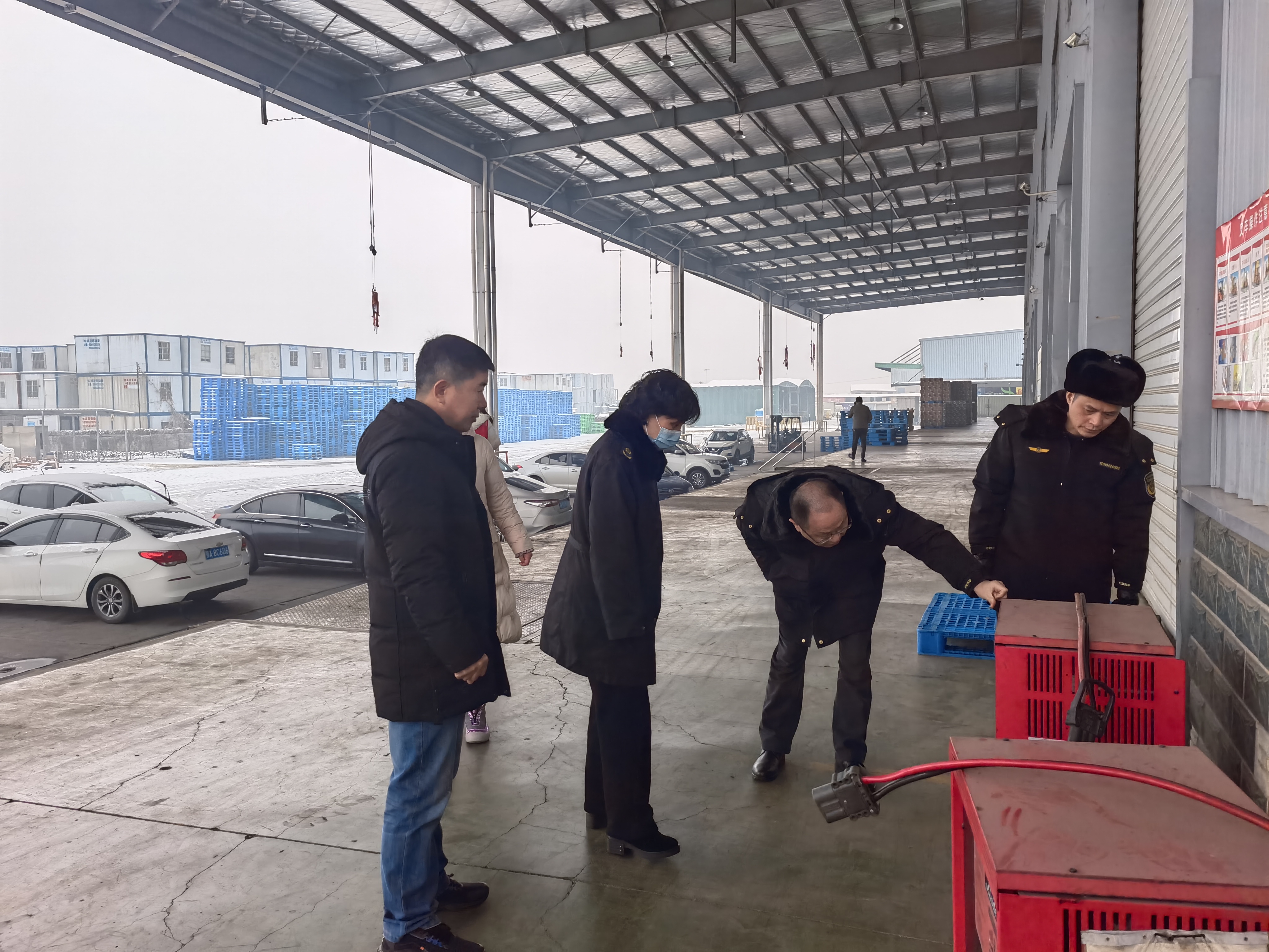 必威武汉应急下发提示函督促做好低温雨雪冰冻天气安全防范工作(图2)