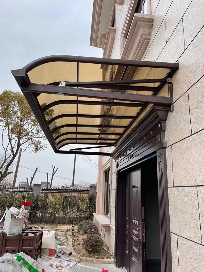 必威源佳锦耐力板：为您的建筑提供全方位保护(图2)